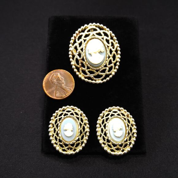 Vintage Sarah Coventry Cameo Brooch Earrings Set, 1970s - Picture 3 of 10